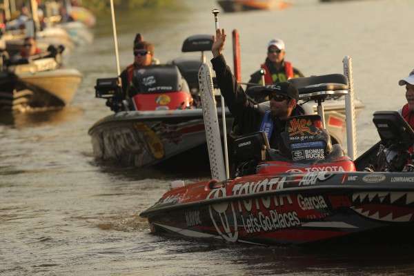 <p>Mike Iaconelli says bye.</p>
