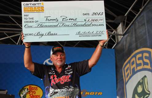 <p>Carhartt rewarded Tommy Biffle the Big Bass award from West Point.</p>
