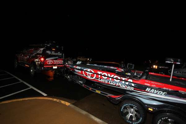 <p>Mike Iaconelli launches early.</p>
