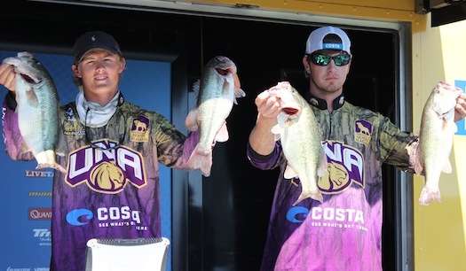 <p>Nathan Martin and Robb Young of UNA sit in 9th with 17-12 after day one. </p>

