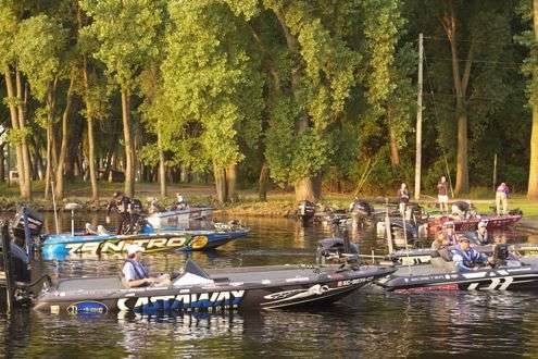 <p>Elite anglers jockey their boat into position for Day One.</p>
