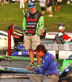 <p>Shaw Grigsby and Scott Ashmore visit while waiting for the start.</p>
