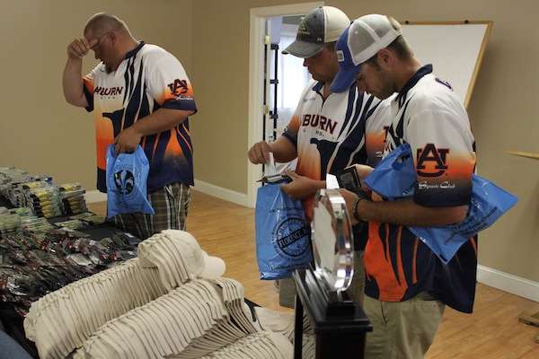 The Auburn Tigers fill their goody bags.