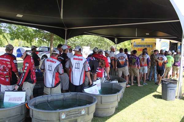<p>Anglers lineup as the stage is set for weigh-in.</p>
