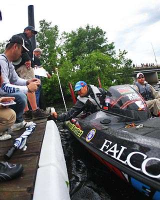 <p>Cliff Crochet pushes off the dock as he heads out.</p>
