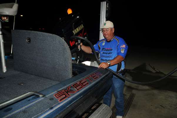 <p>Dennis Kotas fills up his boat en route to the ramp.</p>
