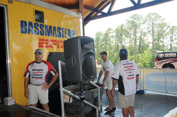 <p>Nation presidents helping with the weigh-in were Don Leatherman of Kansas, Kevin Gaubert of Louisiana and Jim Alexander of Arkansas. </p>

