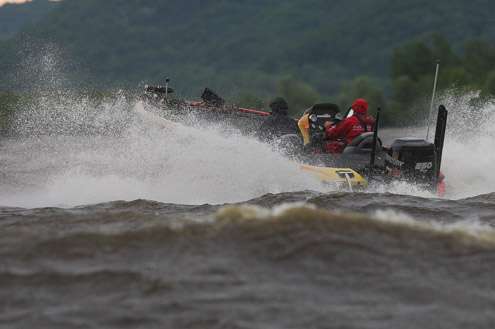<p>Casey Scanlon makes a move up river early on Day Two. He is in 6th with 14 pounds, 5 ounces after Day One.</p>
