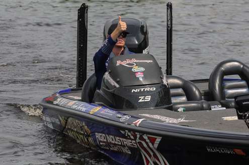 <p>Josh Bertrand gives his Marshal a thumbs up as we back his trailer down the ramp on Day Two.  Josh is in 23<sup>rd</sup> with 25-9lbs after Day Two.</p>
