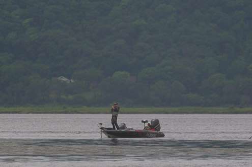 <p>Kevin Hawk, in 21st with 25 pounds, 11 ounces, hooks a fish well off the main channel this morning.</p>

