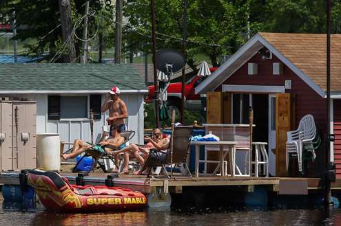 <p>This boat house offers a great venue to see all the anglers arrive at the Clinton Street boat ramp.</p>
