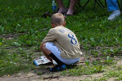 <p>This young angler looks over the Elite program. He is not only a fan of the Bassmaster Elite Series but a Milwaukee Brewer fan as well!  This must be Wisconsin.</p>
