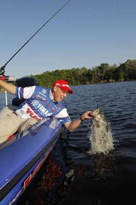 <p>
	Alton Jones won the 2008 Bassmaster Classic on South Carolina's Lake Hartwell by hauling up bass from 45 to 55 feet of water. He also regularly catches plus-size largemouth from Texas' Falcon Lake by dredging a deep diving crankbait. Though he claims to be a shallow-water specialist (he's no slouch on a sight fishing bite as evidenced by his win on the St. Johns River), he's a threat down deep as well. Here are his 5 favorite deep water baits.</p>
