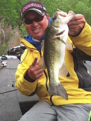 <p>Yusuke Miyazaki is pretty pleased with his third catch of Day Two. Photo by Bassmaster Marshal Howard Avery.<br />
	 </p>
