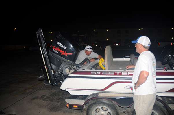 <p>Jason Buchanan adds some oil to his boat before driving to the ramp with Texas teammate Bryan Schmidt.</p>
