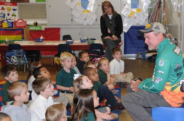 <p>Bassmaster Elite Series pro Dennis Tietje talked to kindergarteners at Welsh Elementary School about the activity book, <em>The Gopher's Tool for Success: Catch Your Dreams!</em></p>
