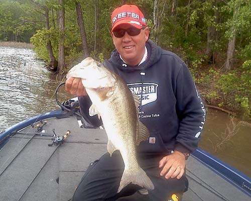 <p> Alton Jones just landed his second fish of Day Two. It was a good 5-pounder. </p>
