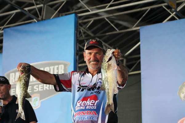 <p>...it's been three years since Paul made the Top 12 cut at a tournament, the last time was the Elite Series Southern Challenge on Lake Guntersville in 2010...<br />
	 </p>
