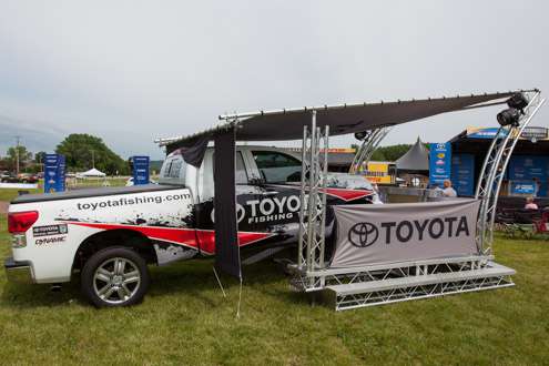 <p>The Hooked Up stage. Hooked Up airs on bassmaster.com before the weigh in on Saturday and Sunday. </p>
