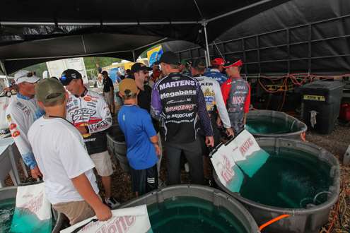 <p>The high school anglers are getting to hang with the Elites.</p>
