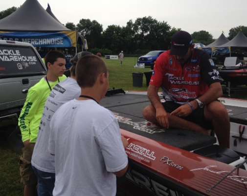 <p>Jared Lintner demonstrated how to tie certain rigs.</p>
