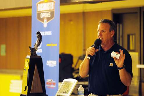 <p>Tournament director Chris Bowes gives instructions.</p>
