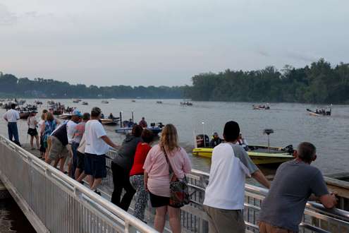 <p>After idling upriver past tournament officials, most competitors made abrupt u-turns and headed down the James.</p>
