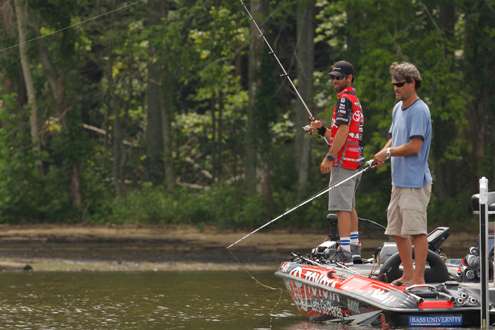<p>Mike Iaconelli and his non-boater Chainsaw Hudgins are hard at work.</p>
