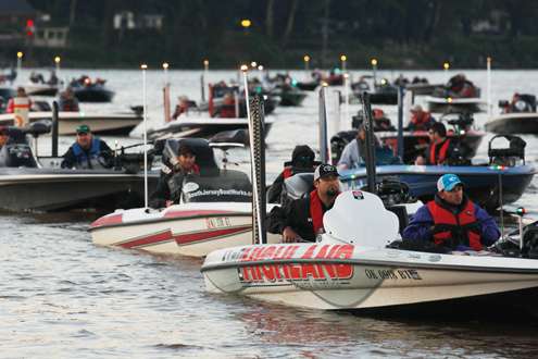 <p>Elite Series rookie Chip Porche leads a group of boats jockeying for position.</p>
