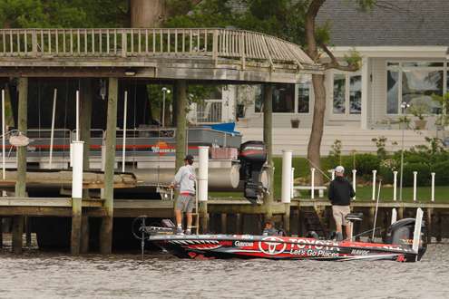 <p>Mike Iaconelli fishes around boat houses.</p>
