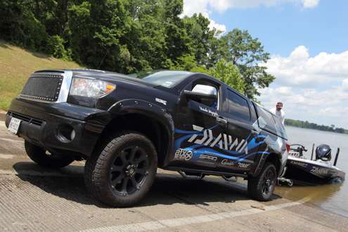 <p>Yusuke Miyazaki is off the water on the last day of practice at an Elite Series event.  Let's check out his truck, a customized Toyota Tundra. </p>
