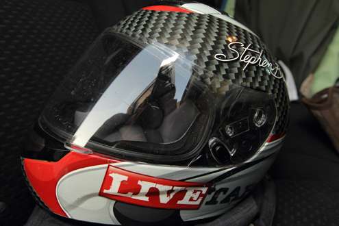 <p>Live Target helmet for long runs on the water. </p>
