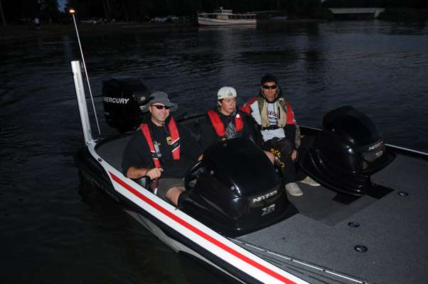 <p>New Jersey juniors Joe Mantione and Trevor Topken with boat captain Randy Baran.</p>
