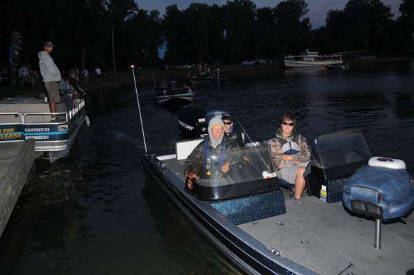 <p>Virginia juniors Jacob Cooper and Benjamin LeBlanc with boat captain Ed Clayton.</p>
