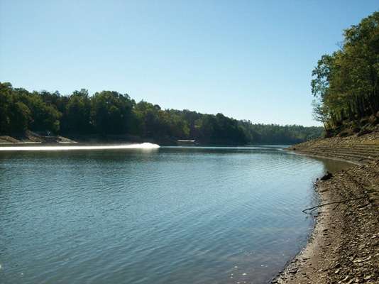 <p>
	<strong>No. 4: Lewis Smith Lake, Alabama</strong></p>
<p>
	With 21,200 acres spread over 500 miles of winding shoreline, Lewis Smith Lake is unusual among Alabama impoundments â a deep, clear, blue-green jewel of a lake in a mountain-forest setting.</p>
