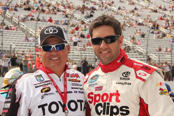 <p>Scroggins made fast friends with highly likeable driver Elliot Sadler.</p>
