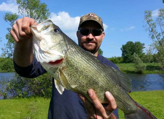 <p>"I caught this almost 7-pound largemouth on a pond that the Milwaukee River flows into," said Matt Streim.</p>
