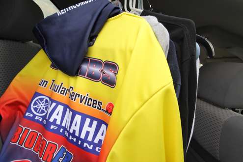 <p>This is rain gear disguised as a tournament jersey. Pretty cool! </p>

