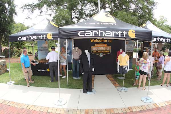 <p>Get your Carhartt gear. </p>
