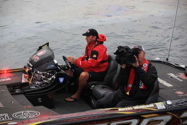 <p>Cameraman Rick Mason captures the excitement onshore as he heads out with KVD.</p> 