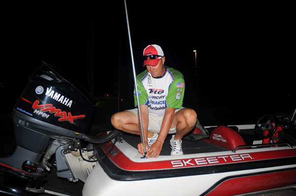 Jerry Koller puts in his boat lights on Day One of the B.A.S.S. Nation Northern Divisional at Francis Case Lake.