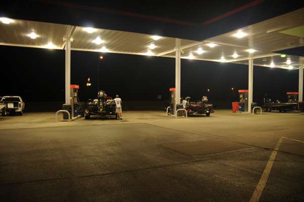 <p>The rigs line up at the gas pumps for another day on Lake Francis Case for the Northern Divisional. </p>
