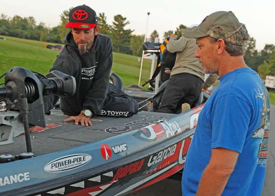 <p>Michael Iaconelli visits with a fan while getting his boat ready to launch.</p>
