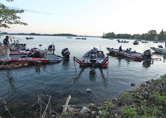 <p>Boats line the bank waiting for the start of the Evan Williams Bourbon Showdown at St. Lawrence River.</p>
