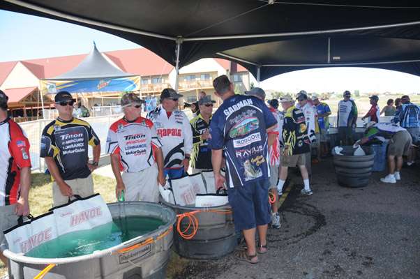 The weigh-in line fills up with first flight anglers. 