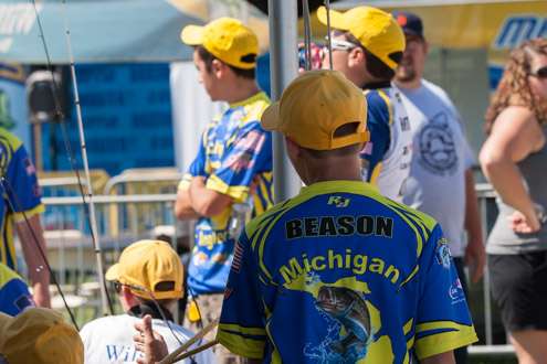 The young anglers are ready to help.