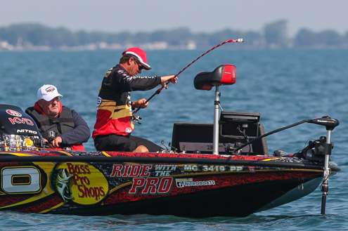 <p>VanDam made another move and quickly pulls out another couple of rods.</p>
