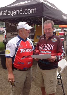 Garry Mason presents Bob Sealy with a nomination into the Legends of the Outdoors Hall of Fame in August 2014.