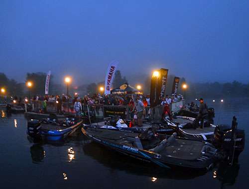 <p>Friends and family were undeterred by the heavy fog and still showed up en masse to support their school and anglers.</p>
