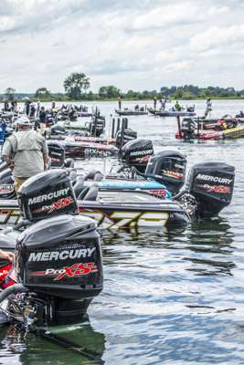 <p>2013 Bassmaster Classic winner Cliff Pace is almost to weigh in.</p>

